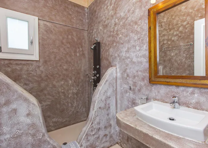 Valena Mare & Plaka (Naxos)