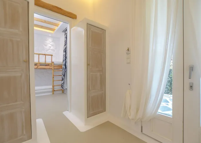 Valena Mare & Plaka (Naxos)