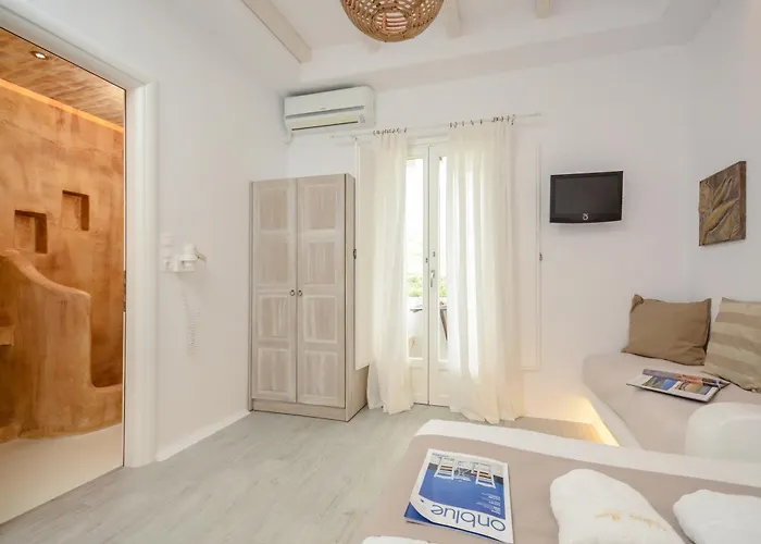 Valena Mare & Plaka (Naxos)