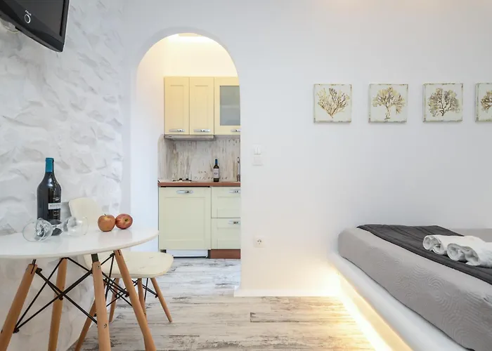 Valena Mare & Plaka (Naxos)