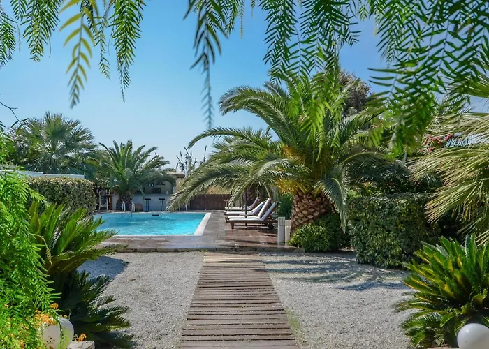 Valena Mare & Plaka (Naxos)