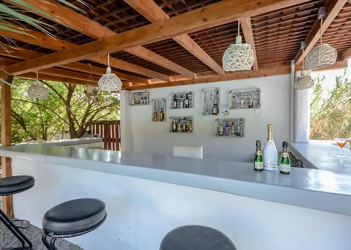 Valena Mare & Plaka (Naxos)