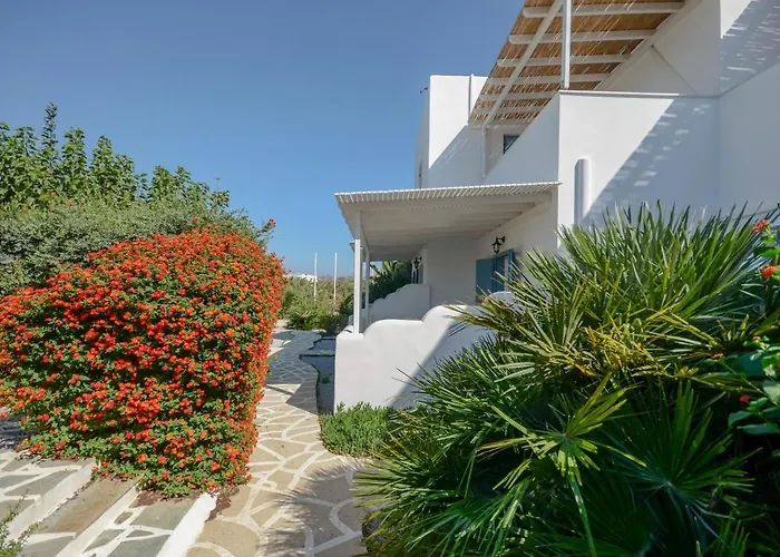 Valena Mare & Plaka (Naxos)