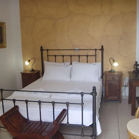 Valena Mare & Lägenhetshotell Pláka